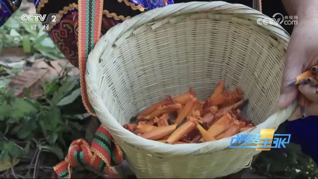 DƬ